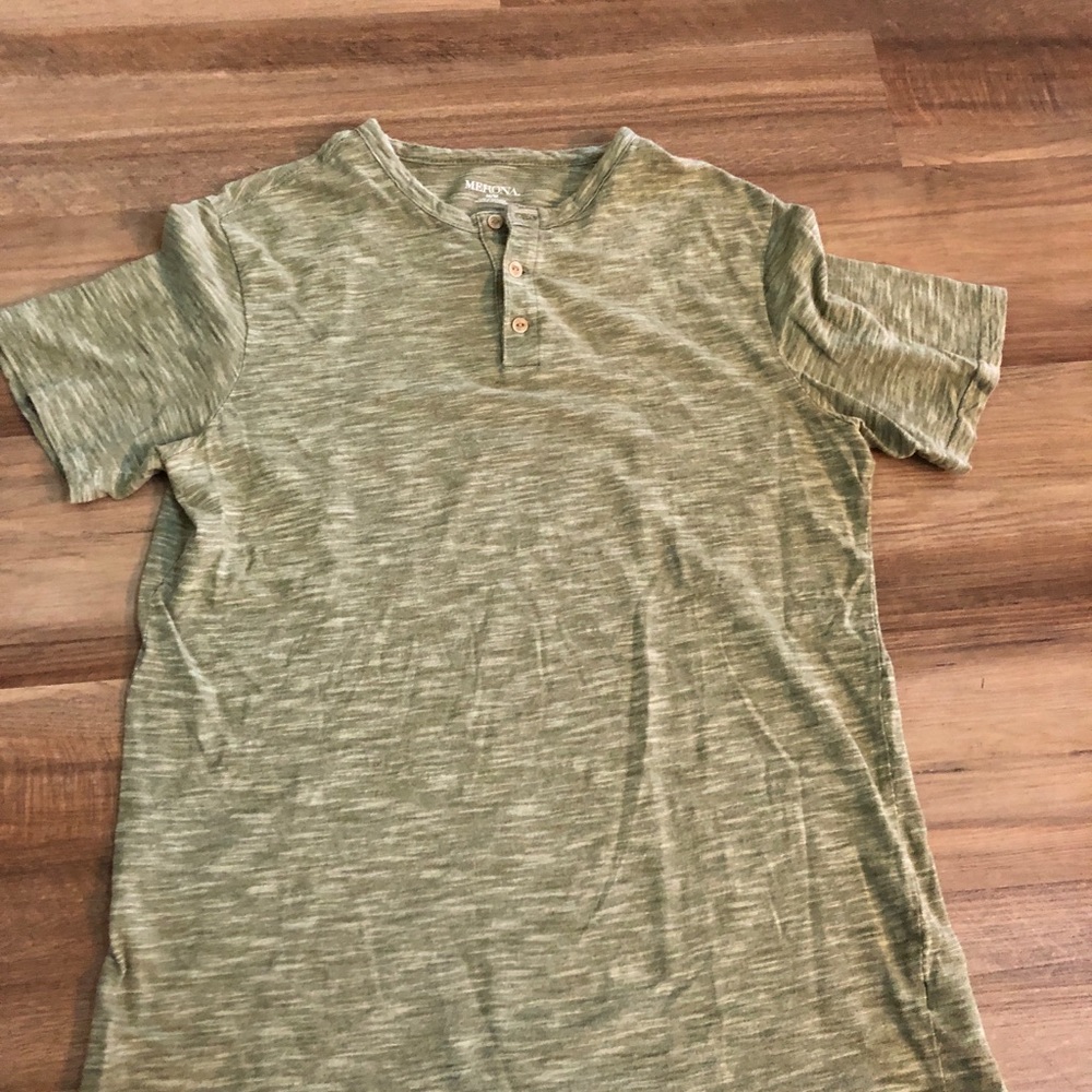 Like New - Merona Cotton Three Button Round Neck S/S Shirt SZ- MED - Picture 4 of 6